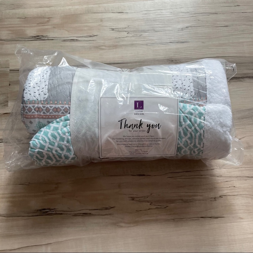 Lush Decor Llama Sherpa Throw